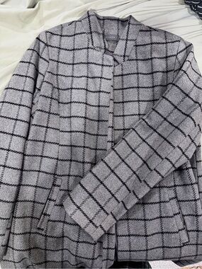 Suzy Shier Plaid trench coat in Gray & Black Size Large Like New
